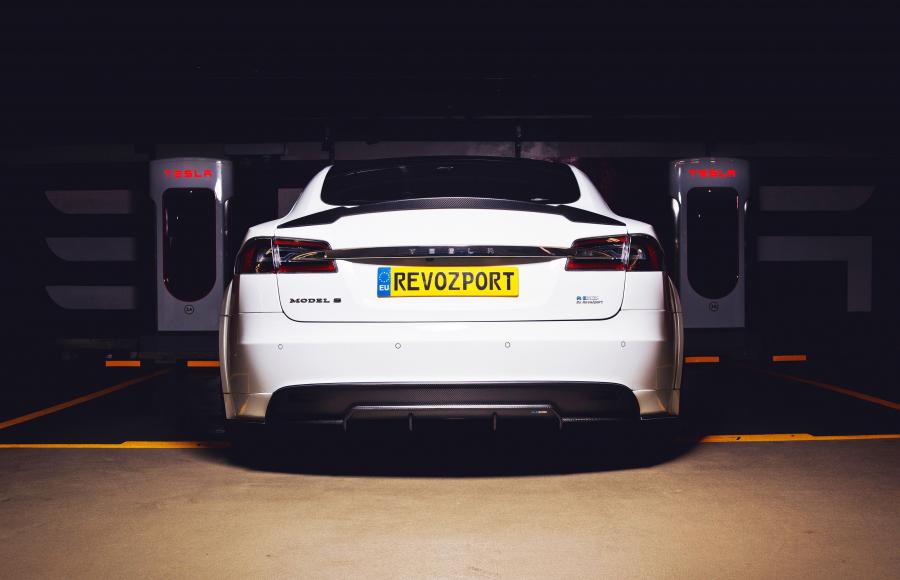  Tesla Model S by RevoZport 2015 года  (фото 3 из 8)